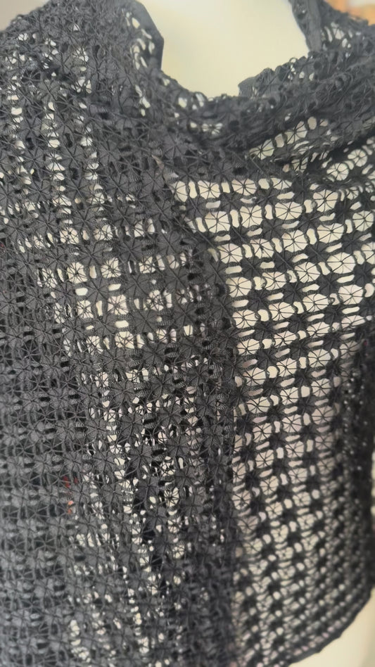 Rebozo negro deshilado vaciado